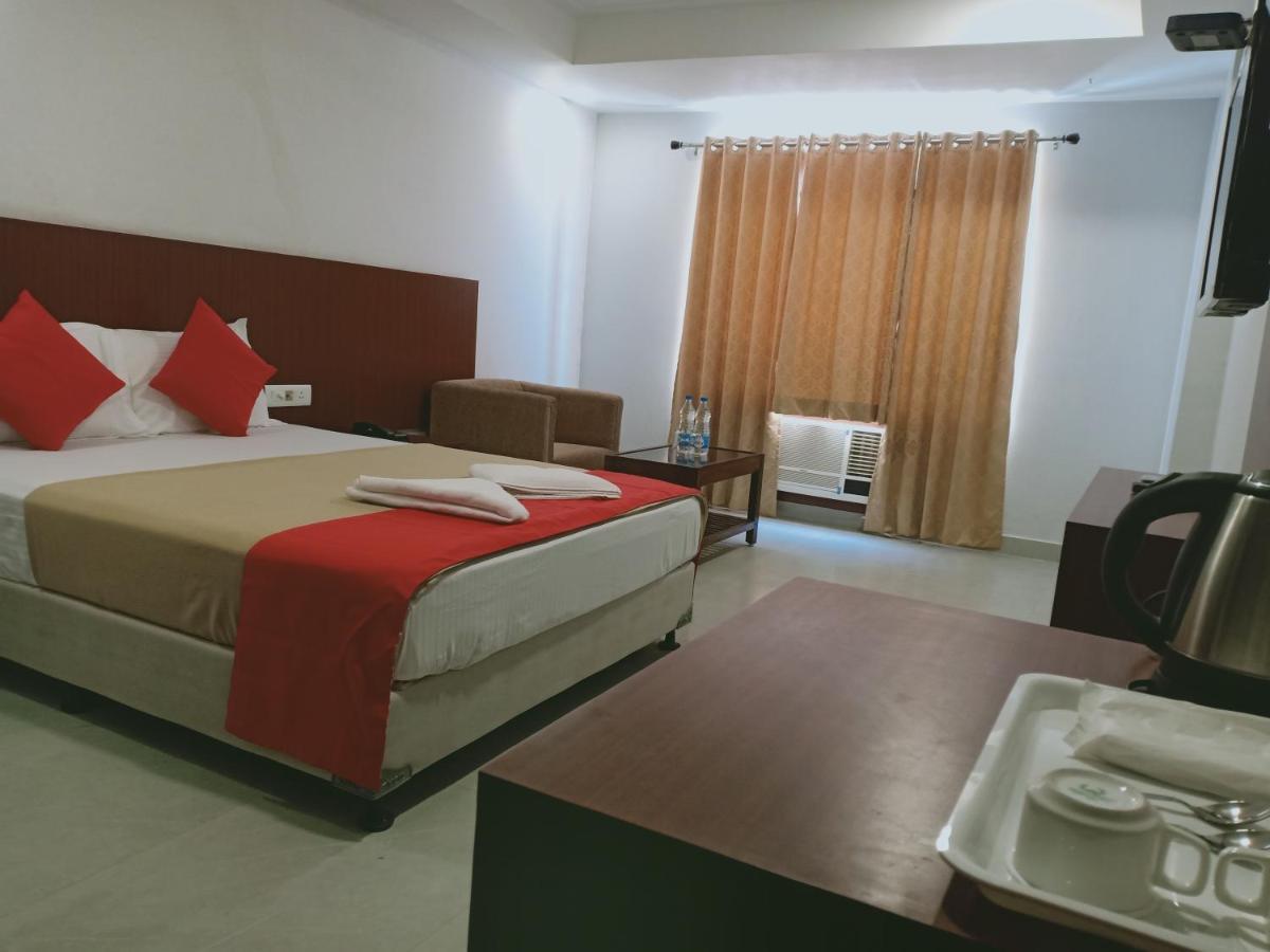 Hotel Janaki Pride Пури Екстериор снимка
