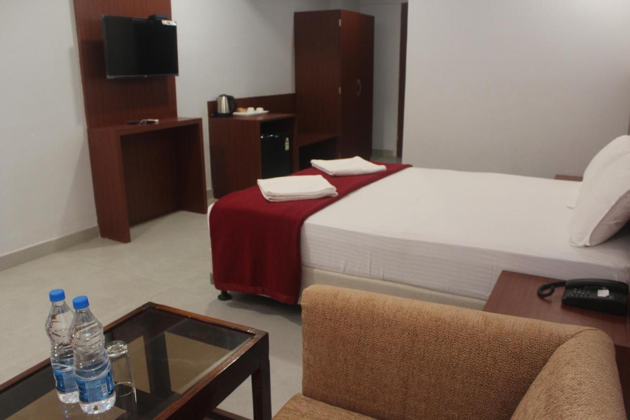 Hotel Janaki Pride Пури Екстериор снимка