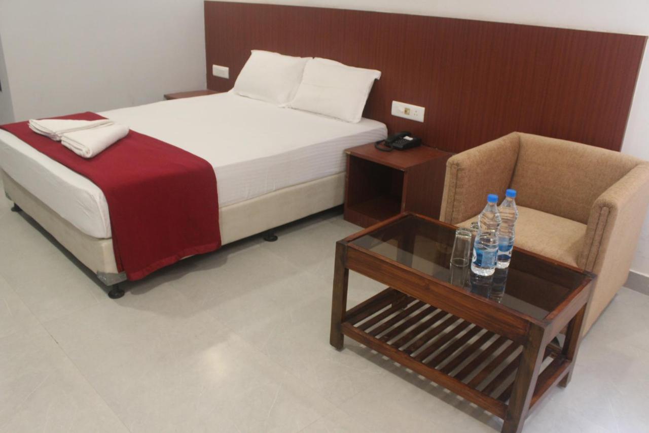 Hotel Janaki Pride Пури Екстериор снимка