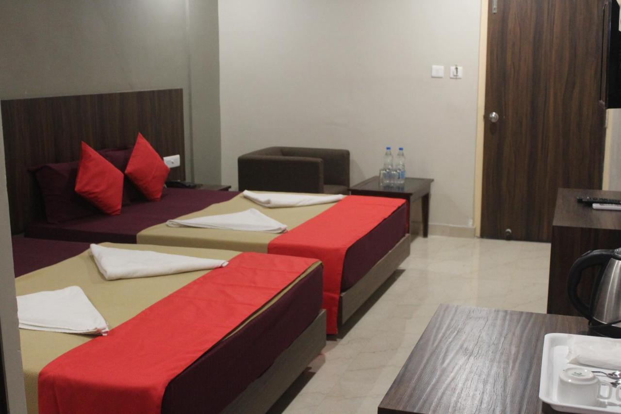 Hotel Janaki Pride Пури Екстериор снимка